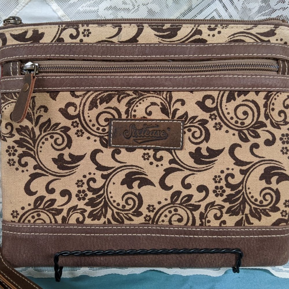 Sixtease Wristlet - Husky Pouch